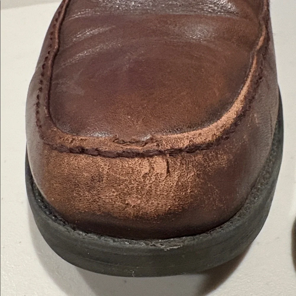 G.H. Bass Men's Leather Slip On Loafers.  Dress shoes. Size 11. Brown.